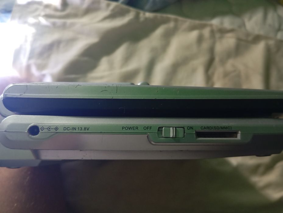 Телевизор ,ДВД проигрыватель, аудио-видео проигрыватель - все в одном.