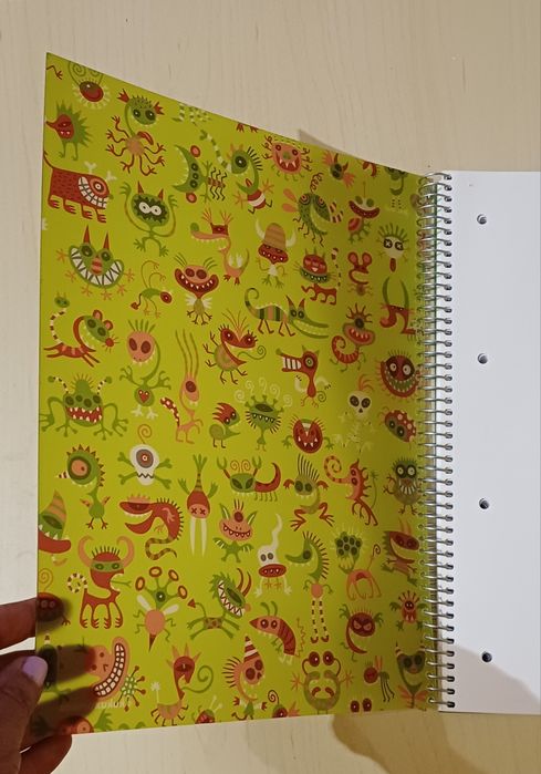 Cadernos A4, linhas NOVOS, Kukuxumusu