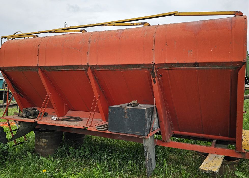 Бункер ЗСК- Ф- 15 (Кормовоз) Завантажувач сухих кормів Перезагрузчик
