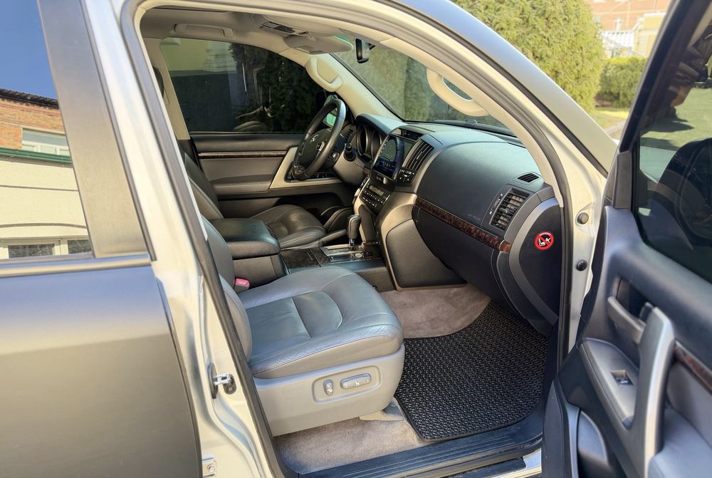 Toyota Land Cruiser 200