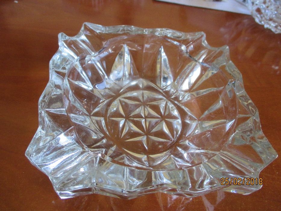Guarda jóias e 2 cinzeiros meio-cristal