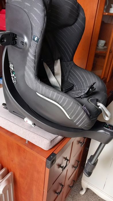 Fotelik samochodowy dla dziecka od 0-18 kg stan bardzo dobry.