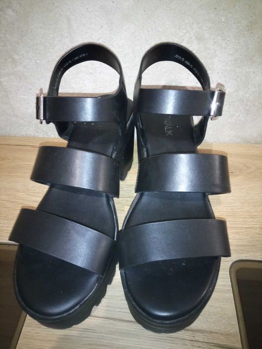 Sandały na słupku, czarne Catwalk rozm. 38 z klamrą
