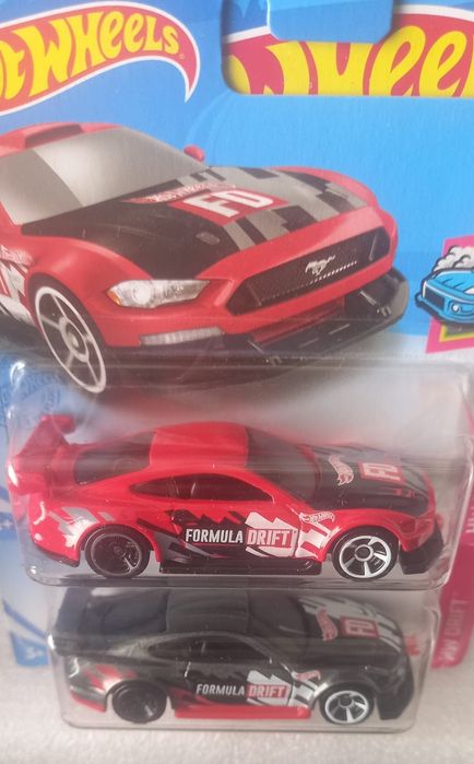Conjunto 2 Custom 18 Ford Mustang GT Hot Wheels