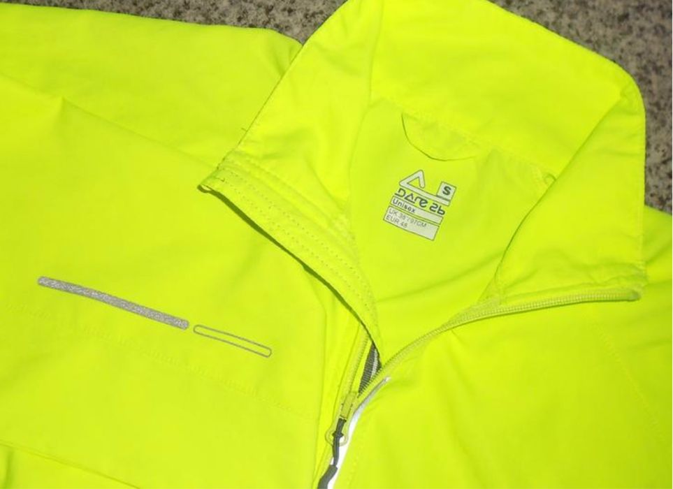Куртка вітрівка для бігу вело салатовий кислотний флікер S dare2b