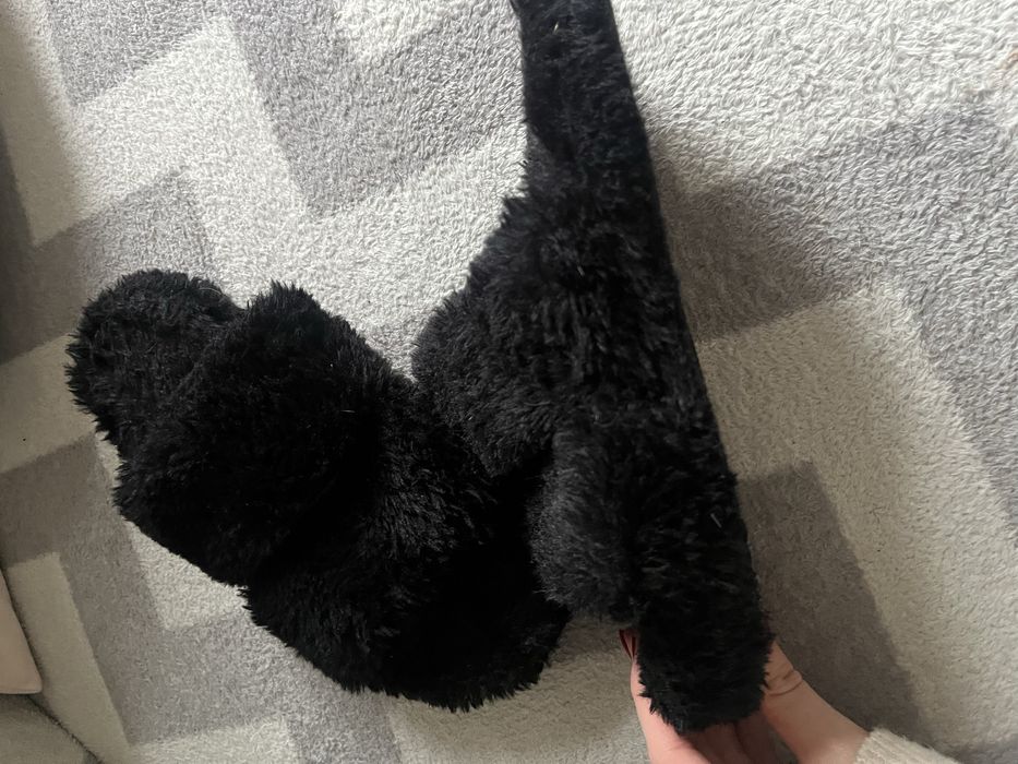 Czarne damskie puchate kapcie 39