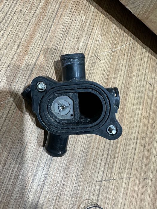 Корпус термостата cadillac ats 2.5L 12-19 12656445