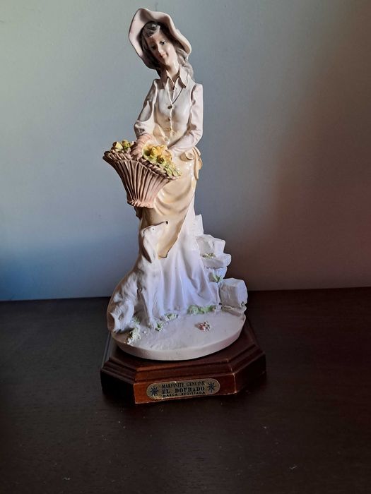 Estatueta em marfinite
