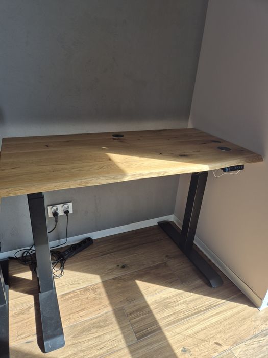Biurko motiondesk z ładowarką indukcyjną regulowane elektrycznie dąb naturalny