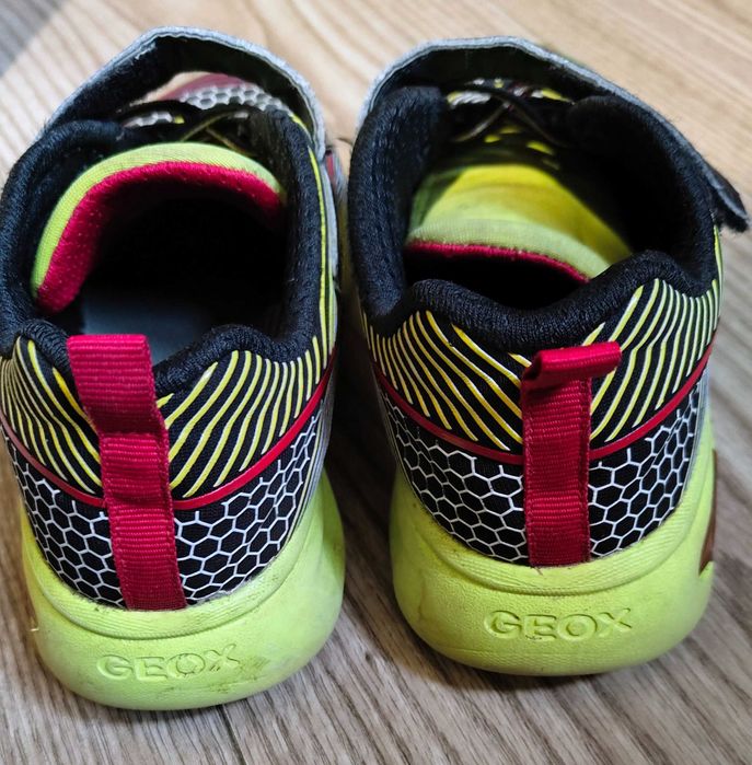 Buty sportowe adidasy półbuty dziecięce Geox rozm. 34