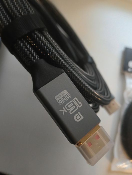 Дуже якісний кабель DisplayPort (DP) версії 2.1.