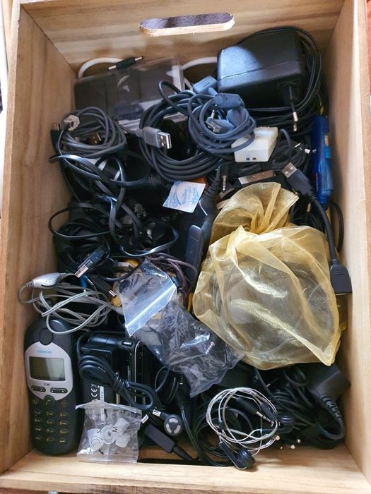 A Escolher cabos telemóveis, etc...