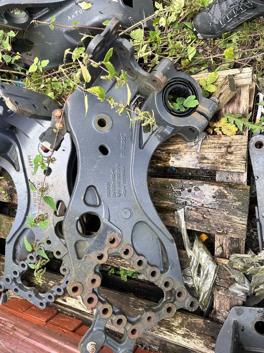 Wspornik belka przód Mercedes Actros MP4 A9603323401 A9603223301