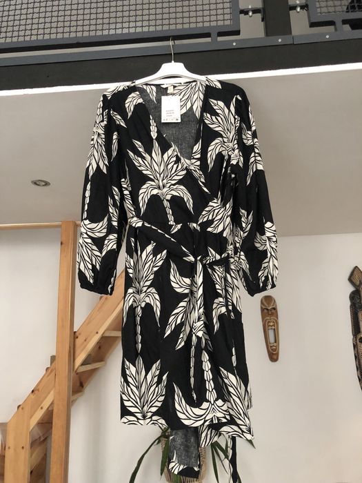 Kopertowa sukienka plus size z domieszką lnu