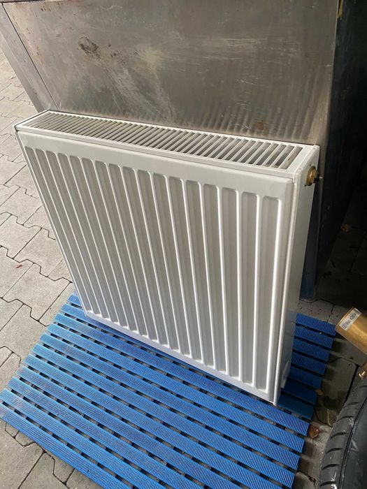Grzejnik 60x60x10 CV22 dolny prawy