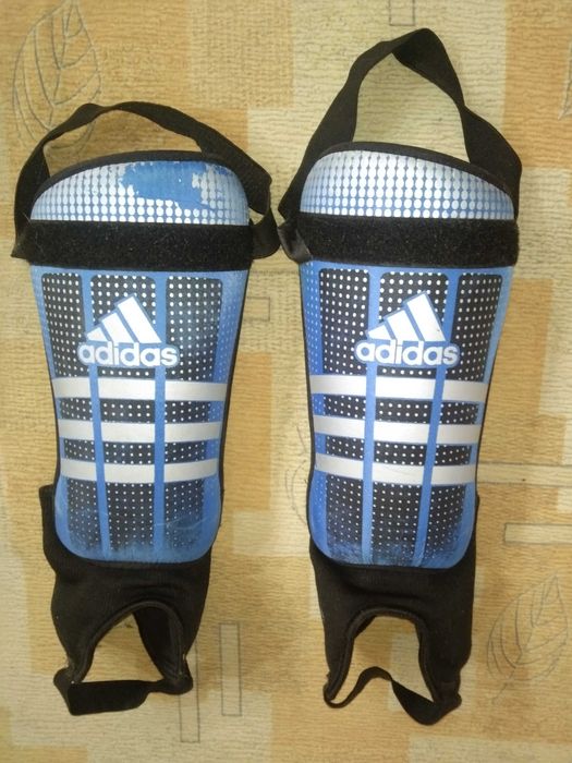 Футбольные щитки Adidas 24см