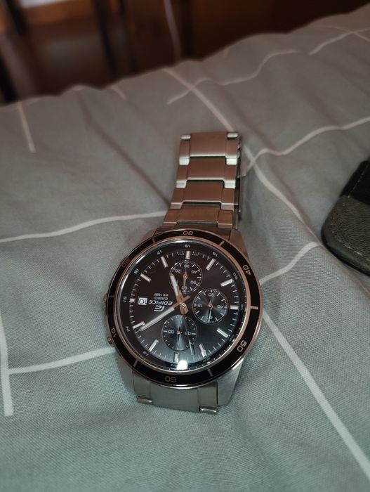 Vendo relógio Edifice Casio 

Relógio Classic Prateado