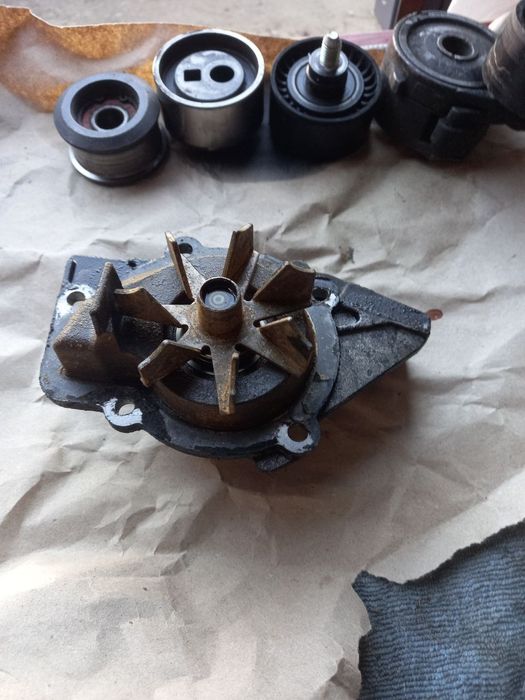 Помпа citroen berlingo 1,9