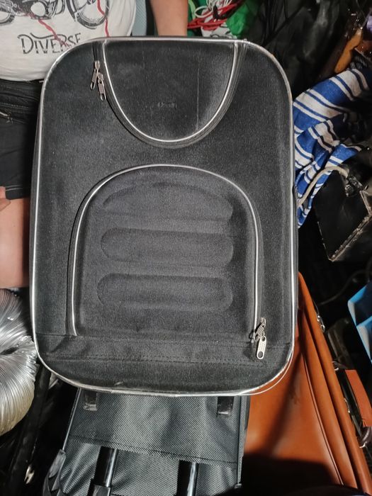 Walizka podróżna średnia