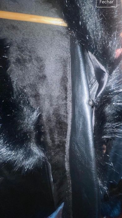 Casaco todo forrado no interior.