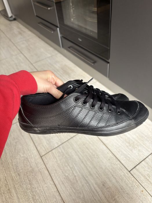 Чоловічі кросівки Adidas, 41,5 розмір, натуральна шкіра