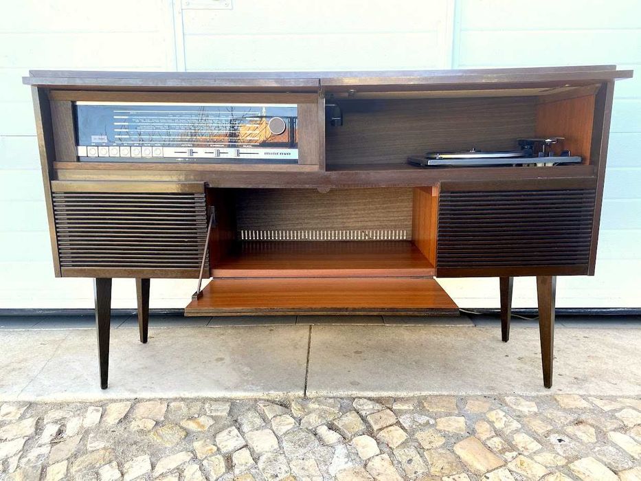 Rádio gira-discos a funcionar antigo +125comp x 36prof x 76,5alt.