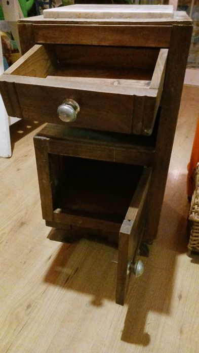 Mesa de cabeceira antiga