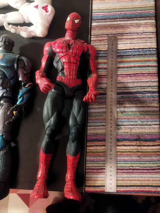 Marvel Sentinela mais outras figura de tamanho grande