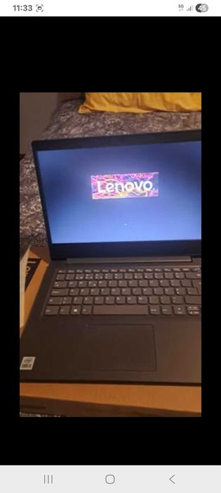 Portátil LENOVO em caixa