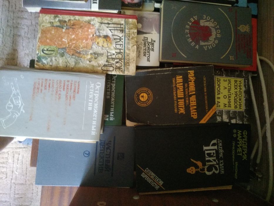 Детективи, книжки, одним лотом, 39 шт.