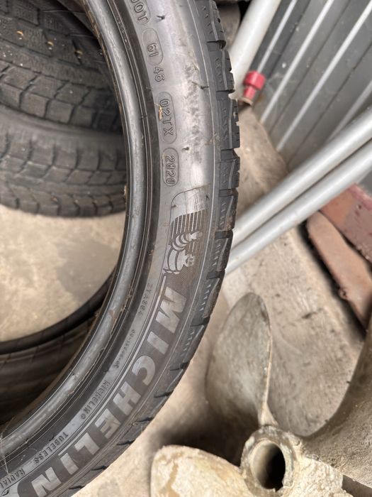 305/35/21+275/40/21  R21 Зима 4шт