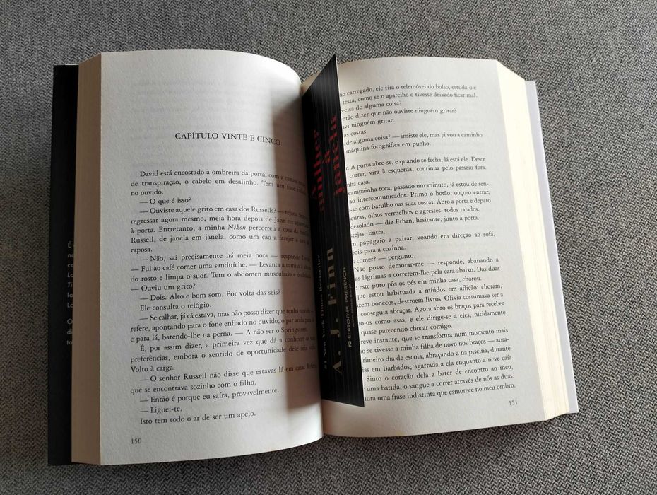 Livro "A mulher à janela" A.J. Finn