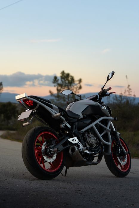 MT 07 2020 stunt