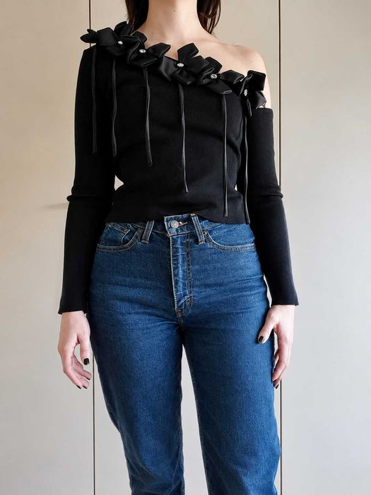 Blusa Sem Ombro Preta com Flores e Brilhantes (NOVO)