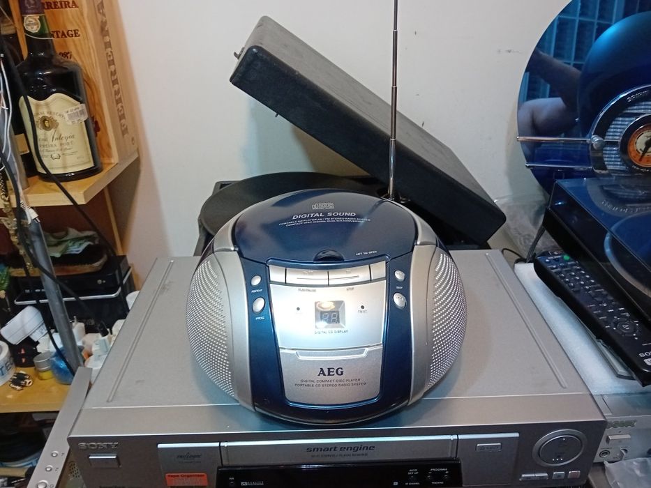 AEG Portable Radio64284268112770123