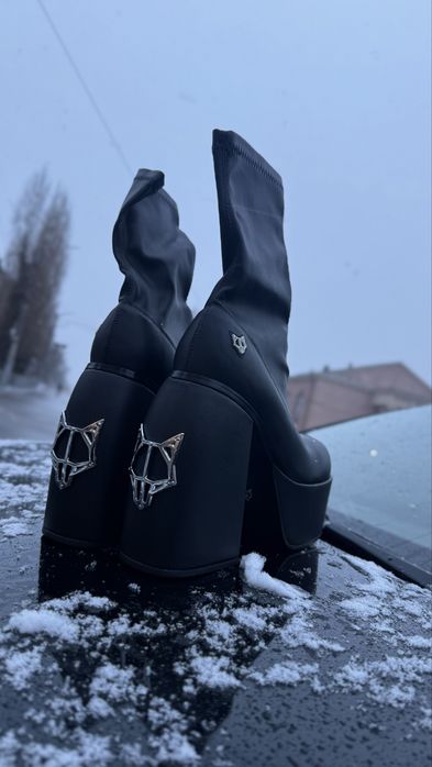 Чоботи на каблуку Naked Wolfe Sugar