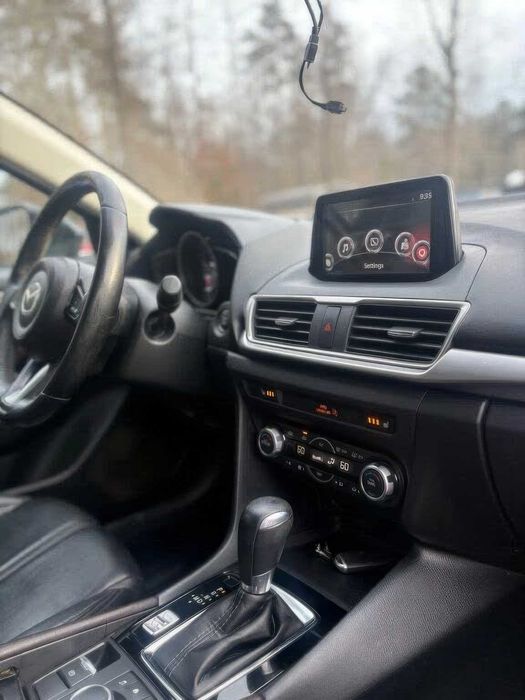 Mazda 3 Touring      2018