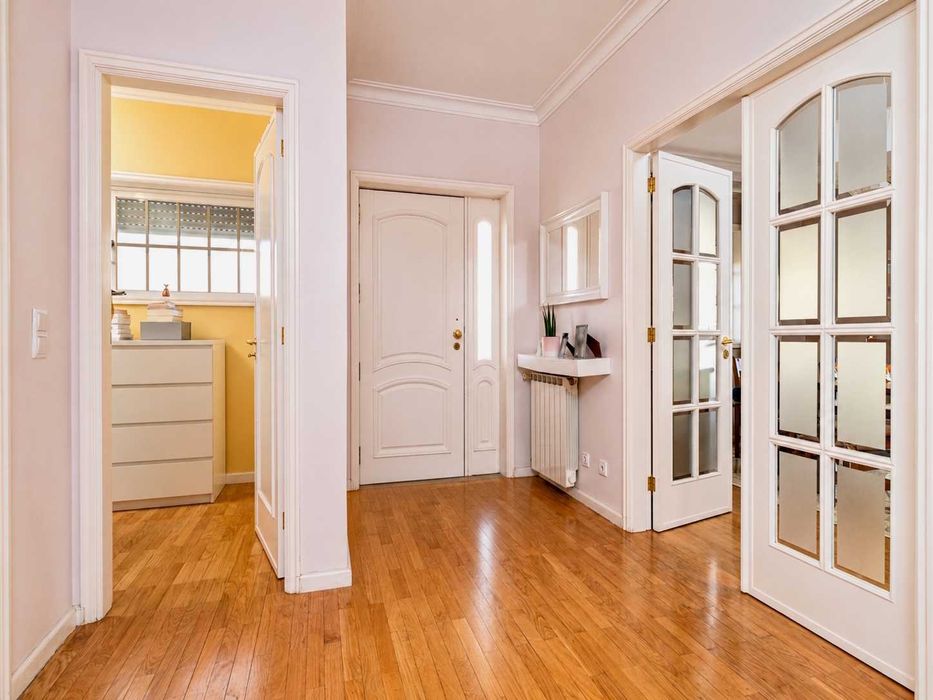 Moradia de 4 Frentes em Francelos | 330 m² | Garagem 4 Carros | Junto à praia