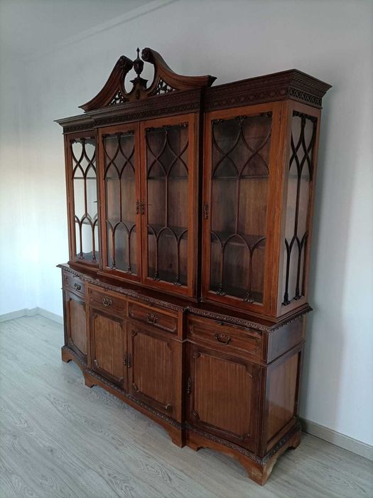 Cristaleira e aparador em mogno