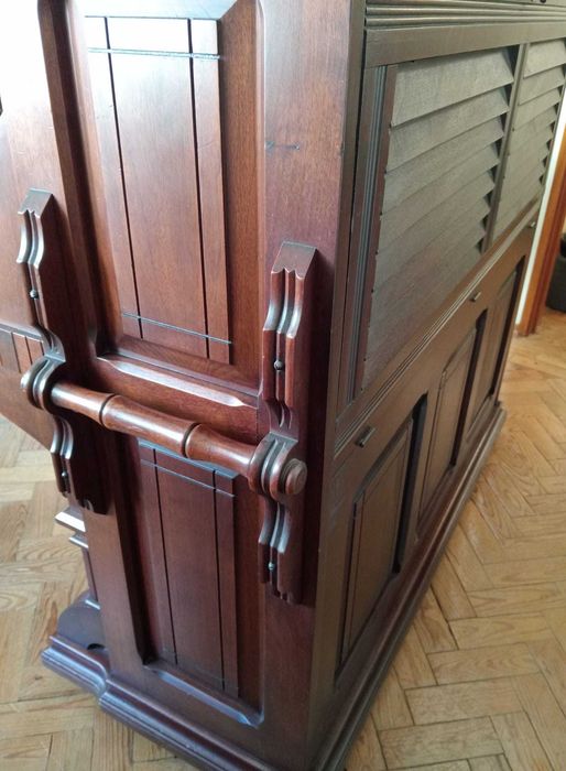 Órgão antigo com pedais – Harmonium americano (Worcester, Mass. USA)