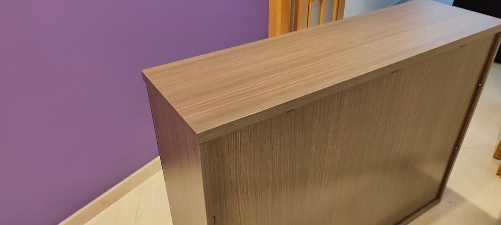 Aparador com 4 gavetas e 2 portas — excelente estado