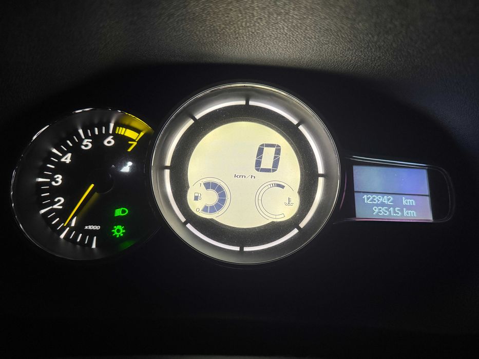 Renault Megane 1.6 benzyna, niski przebieg, keyless, klimatronik, pdc