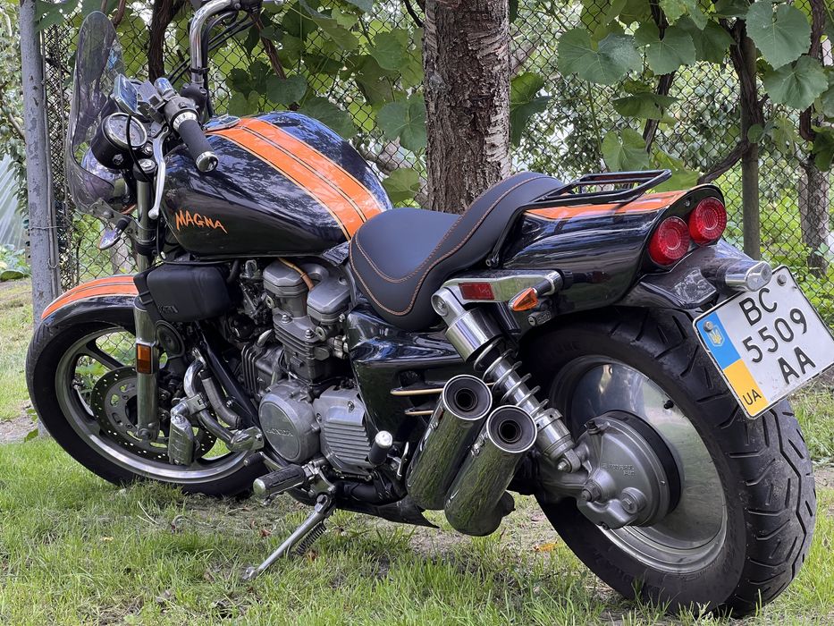 Honda vf700 super magna: 3 600 $ - Мотоциклы Львов на Olx