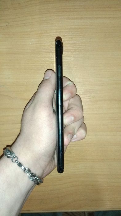 Продам Чорний iPhone 7