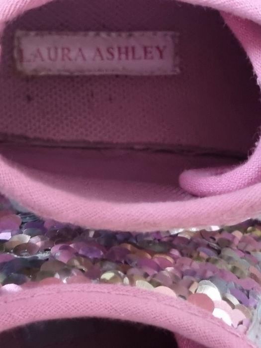 Trampki Laura Ashley rozm.25,5  dł.16cm Cekiny wiązane