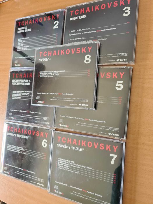 7 CDs audio com música de Tchaikovsky