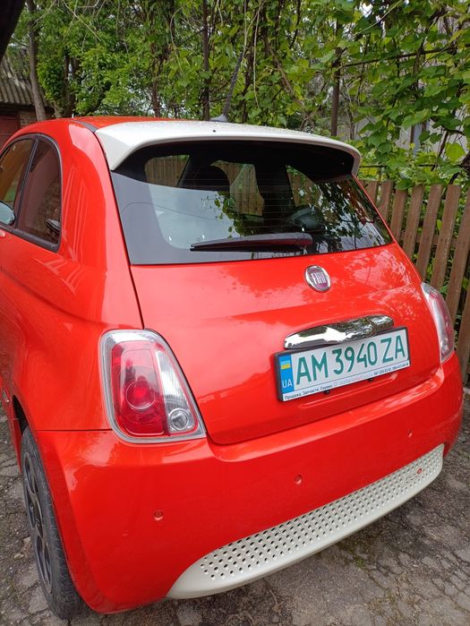 Автомобіль Fiat 500е