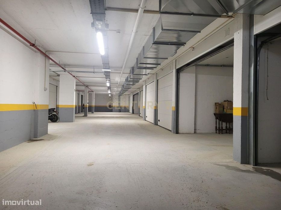 Garagem Nova em Torres Novas - Localização Central