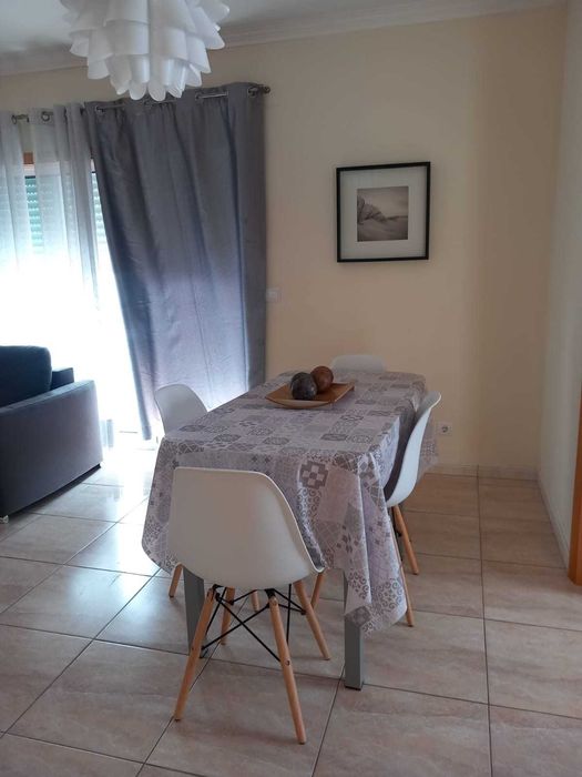 T1 - 5 pessoas,70 metros da praia Piscina e estacionamento. DESDE