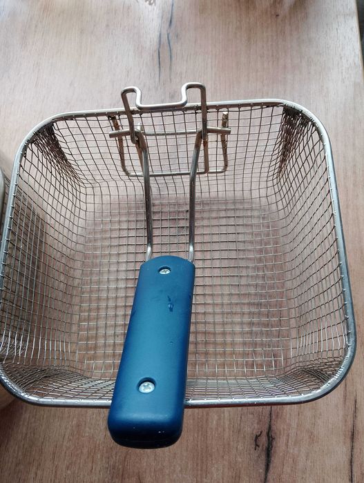 Pojemnik nierdzewny z koszem i przykrywą do smażenia frytek, ryb